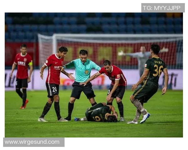 成都足球队的整体压制策略分析与成败得失探讨