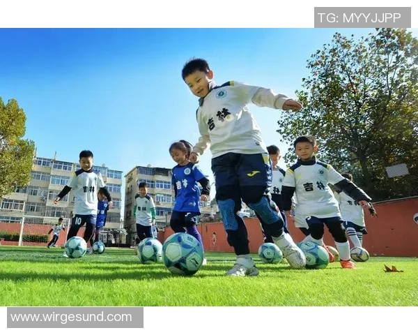 穿上足球明星同款衬衫感受绿茵场上的时尚魅力与运动精神